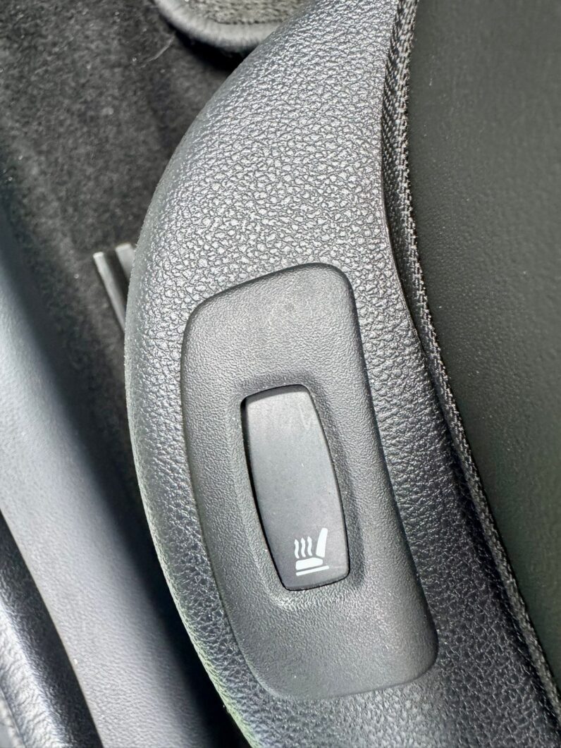 
								Renault Clio IV Energy dCi EDC Intens full									